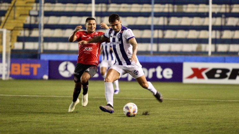 São José vence o Brasil-Pel e garante permanência na elite do Gauchão