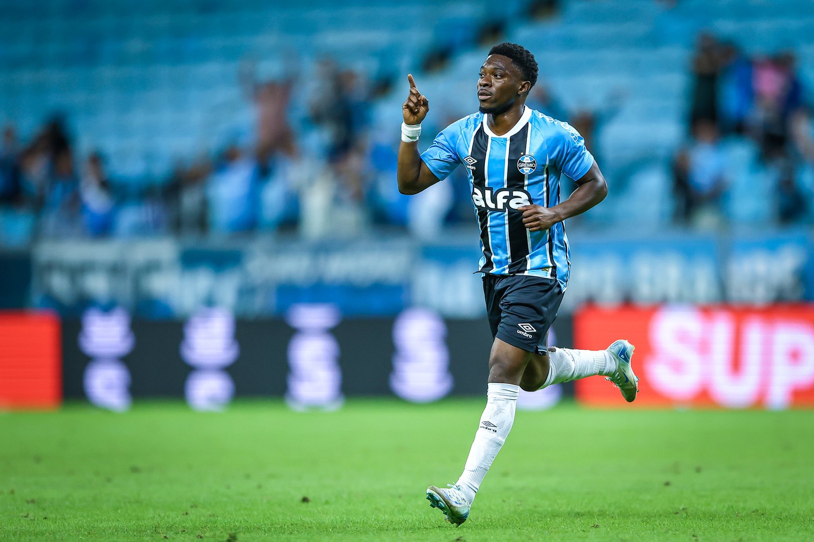 Grêmio recebe o Godoy Cruz (Arg),  com previsão de 14 mil torcedores na Arena