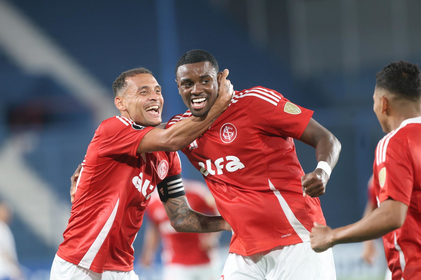 Ricardo Matias e Aguirre marcam, e colorado fica perto da vaga nas oitavas da Libertadores