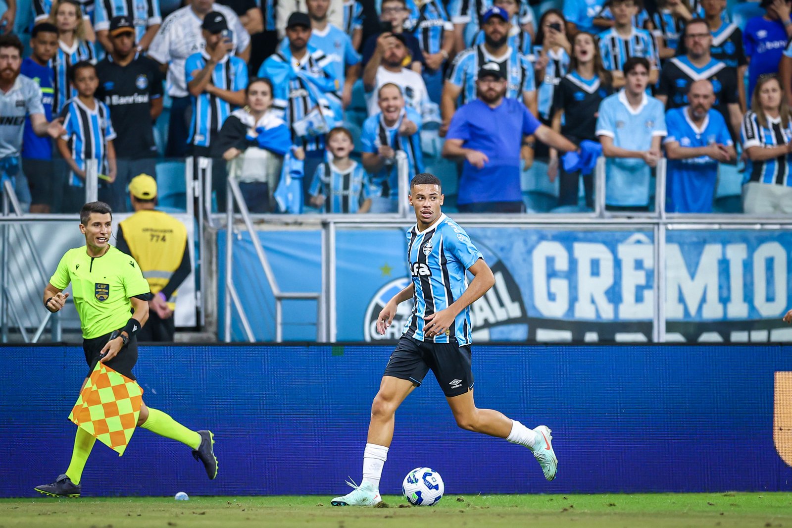 Grêmio informa promoção do atacante Alysson